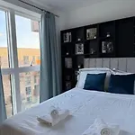 Modern 2 Bed Flat In Ealing