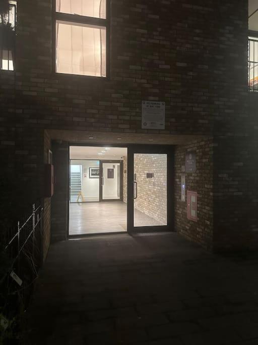 Appartamento Modern 2 Bed Flat In Ealing Londra
