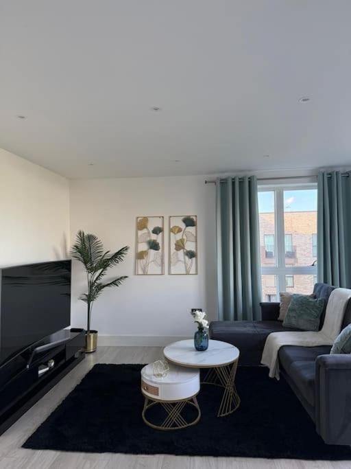 Modern 2 Bed Flat In Ealing Appartamento Londra